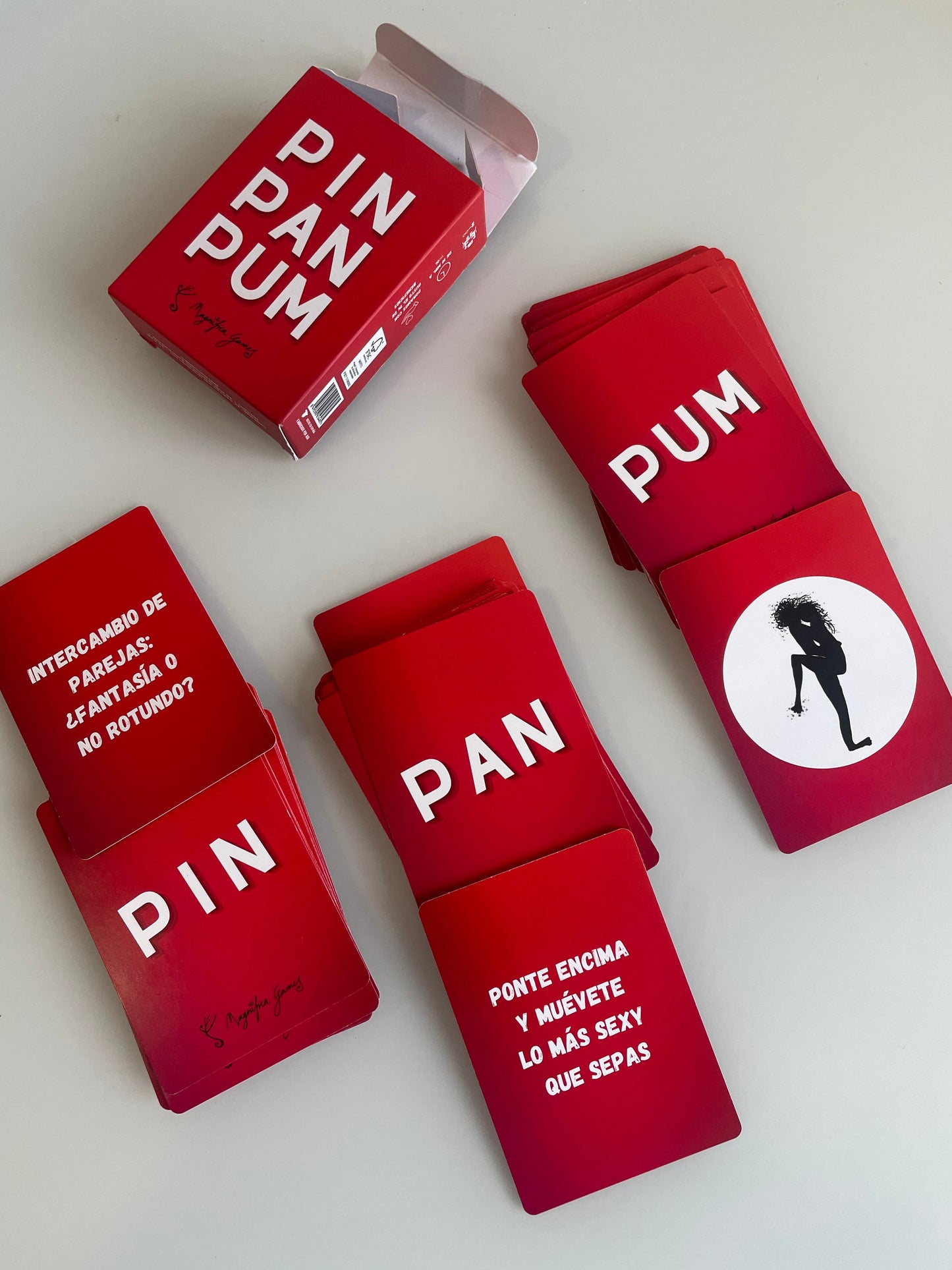 juego pin pan pum de preguntas, retos  y posturas ilustradas