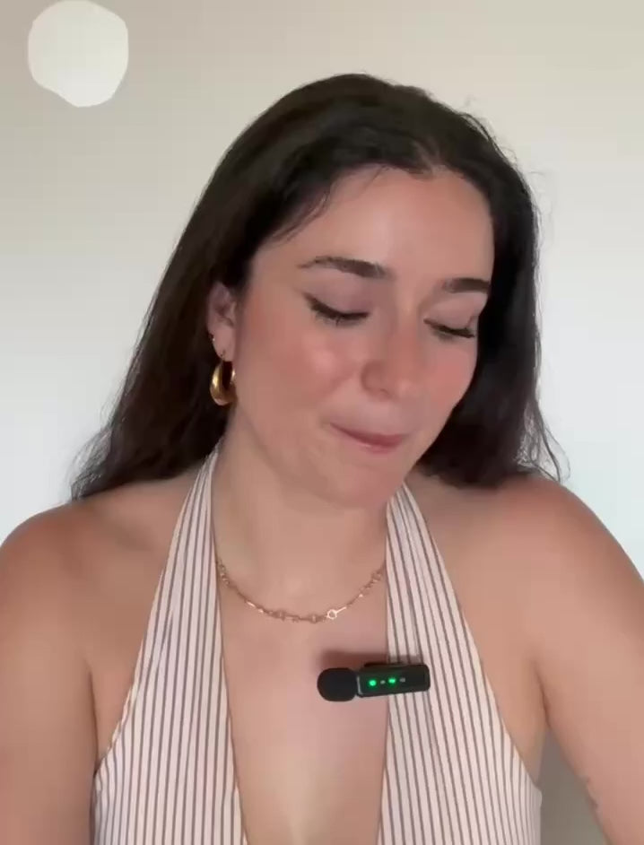 Cargar video: Mostrando una carta PIN una PAN y una PUM del juego viral para parejas PIN PAN PUM